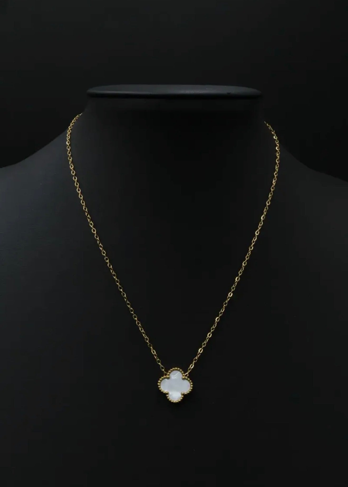 Collar 1 trébol - Dorado / Blanco.