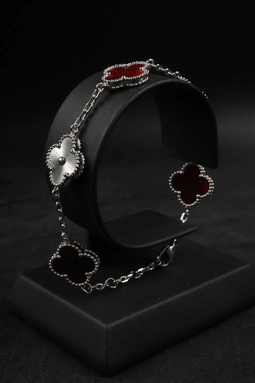Pulsera Trébol Rojo Mármol- Láser Plateado.