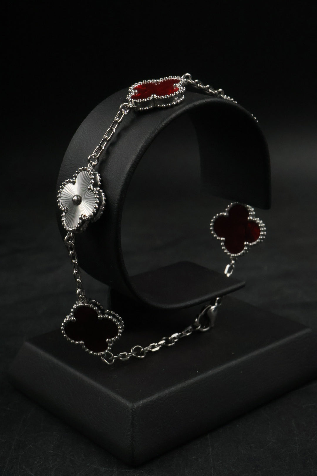 Pulsera Trébol Rojo Mármol- Láser Plateado.