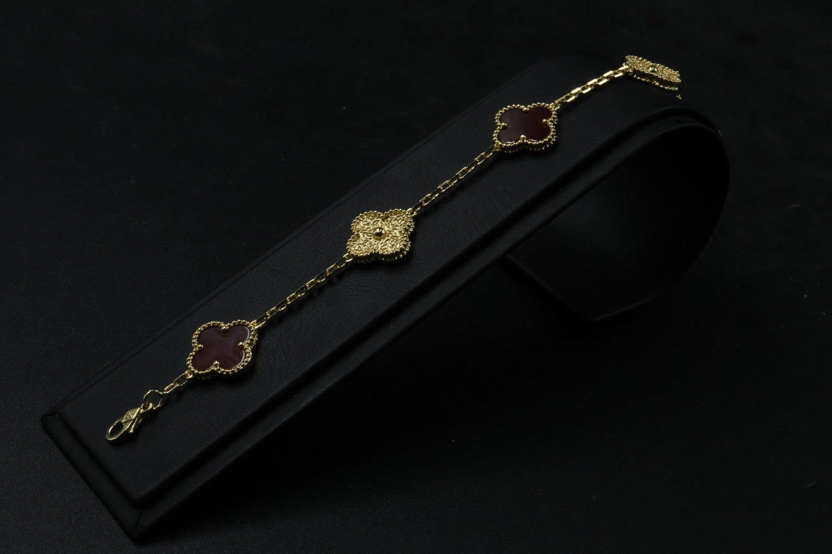 Pulsera VCA Alhambra 1:1 Gold Cornalina - Textura
