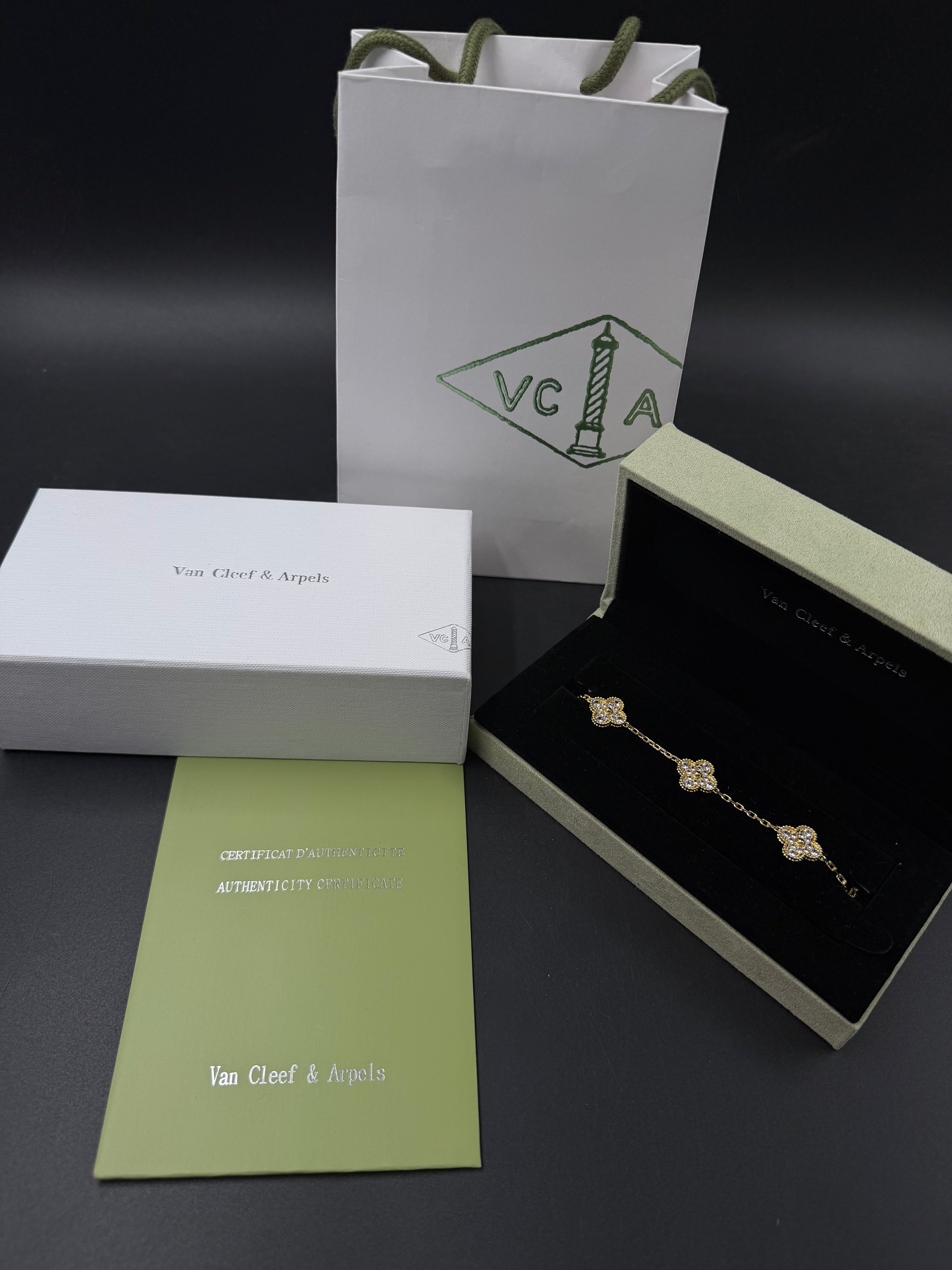 Pulsera VCA Alhambra 1:1 Gold Full Diamonds.