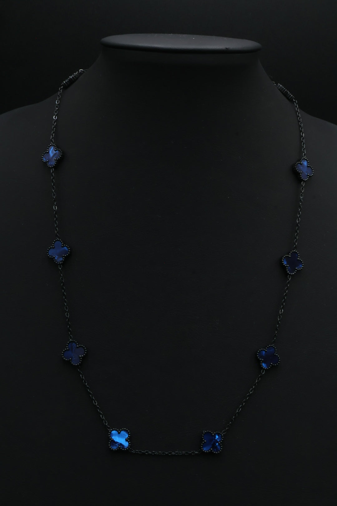 Collar Trébol 13 mm Azul Marmolado. - Negro.
