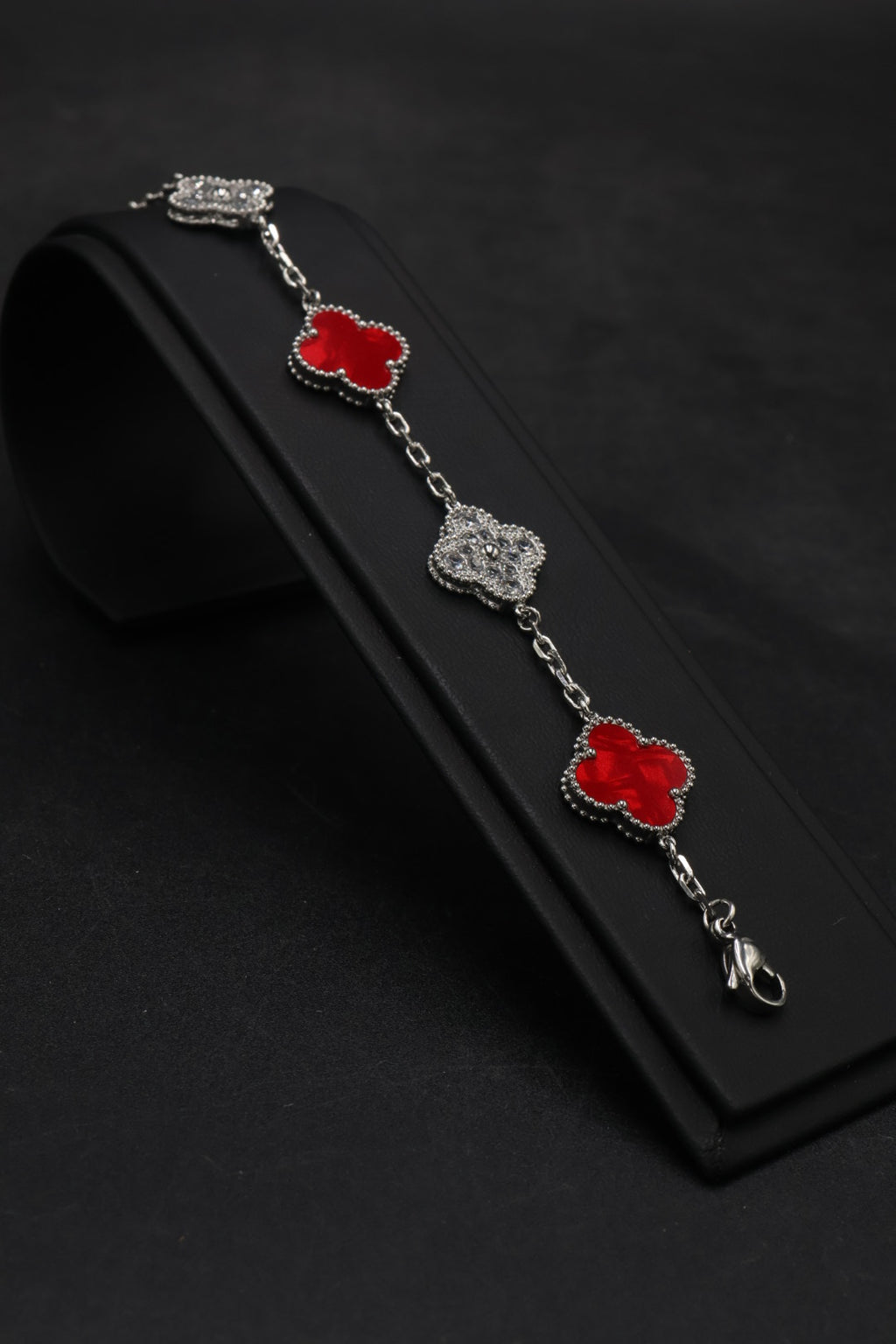 Pulsera Trébol 15 mm Mármol Rojo con Zirconias