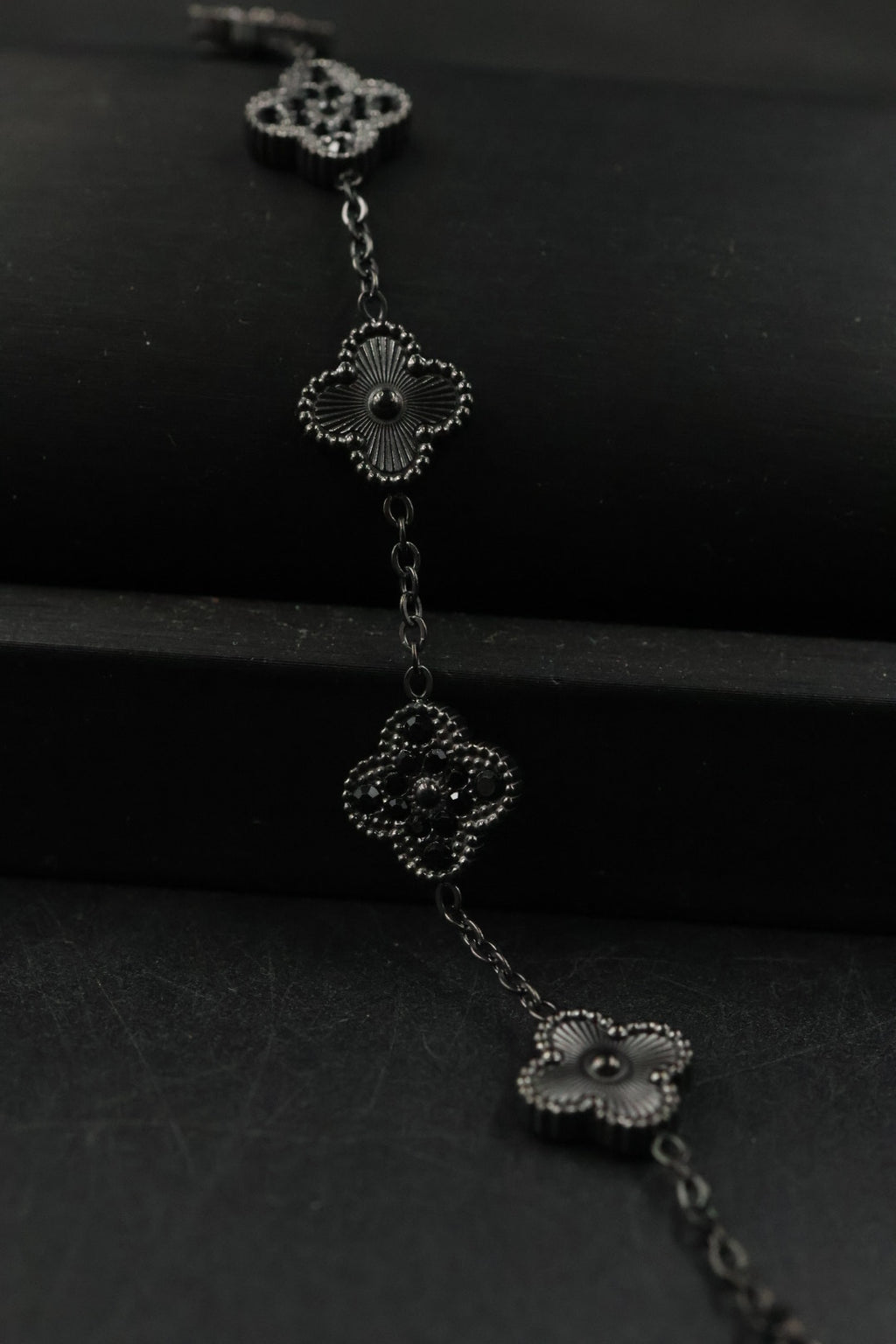 Pulsera Trébol Negro Láser - Zirconias Negras.