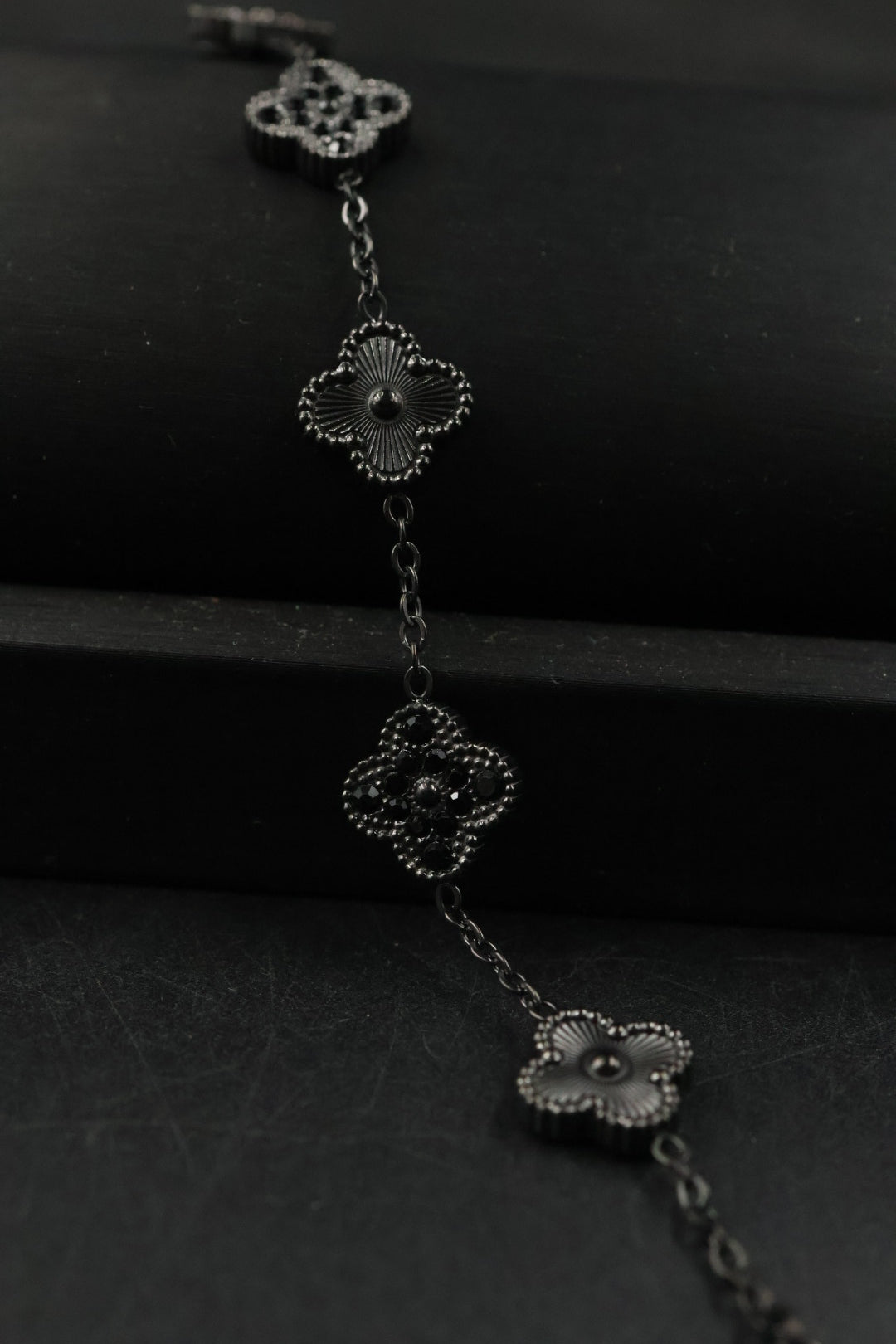 Pulsera Trébol Negro Láser - Zirconias Negras.
