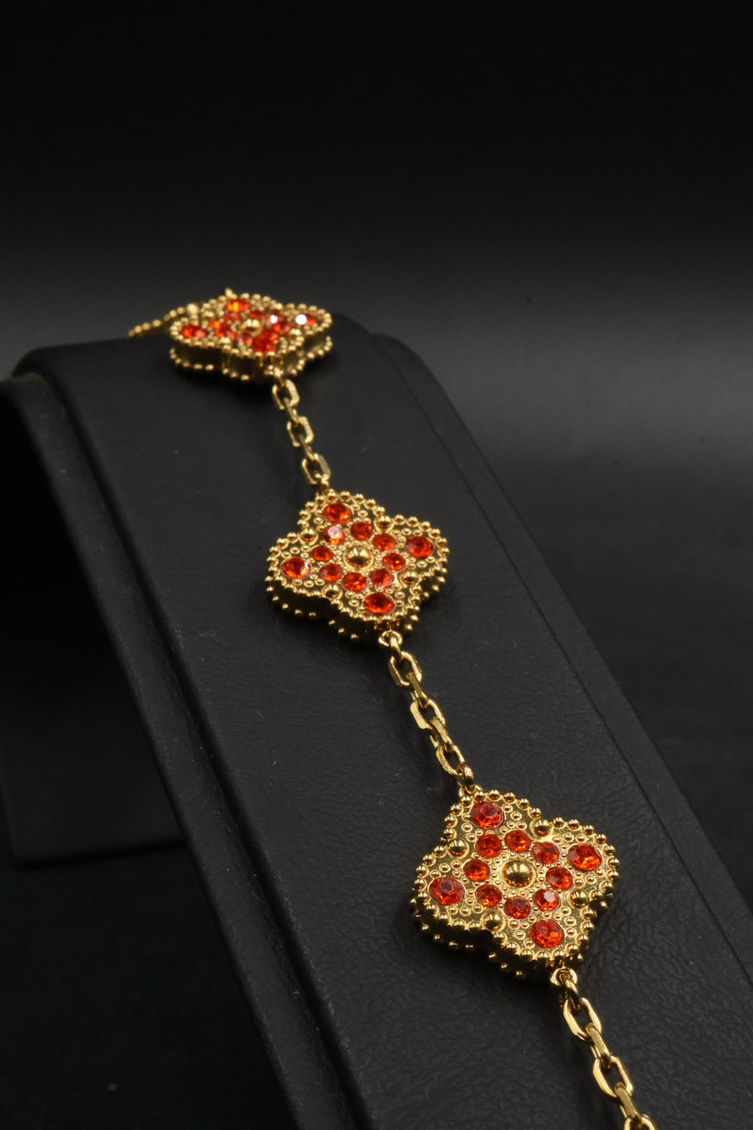 Pulsera Trébol Dorado - Zirconias Naranja.
