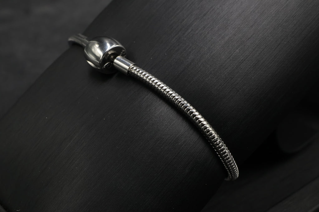 Pulsera tipo Pandora 1.