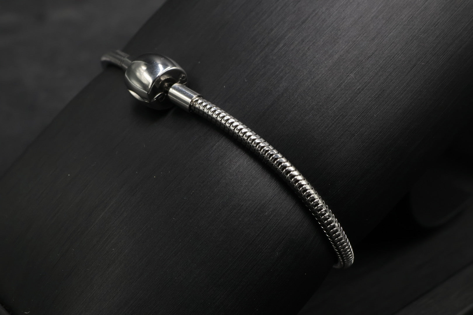 Pulsera tipo Pandora 1.