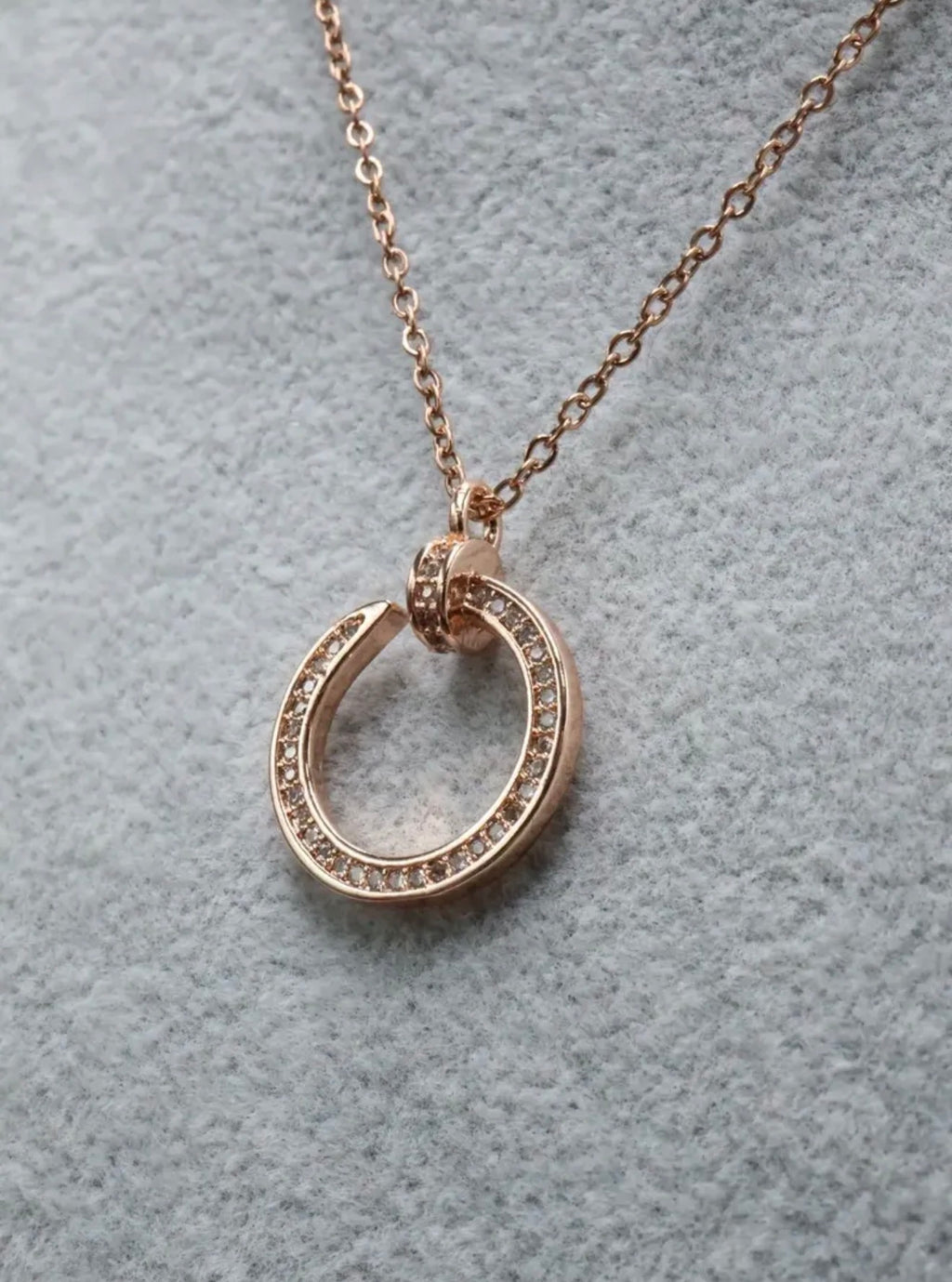 Collar Clavo Pequeño con Zirconias - Rose Gold.