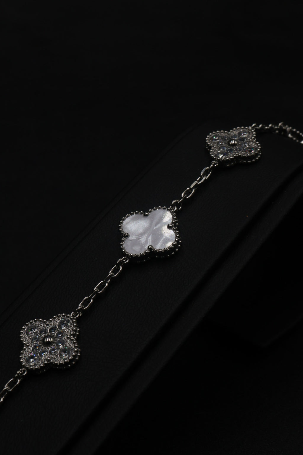 Pulsera Trébol 15 mm Mármol Blanco con Zirconias
