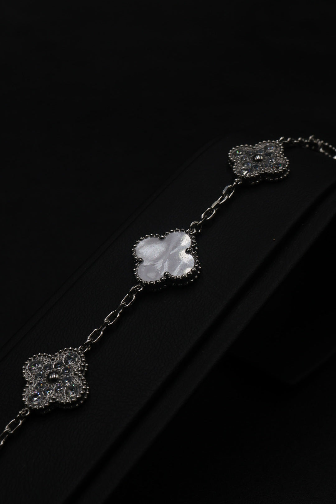 Pulsera Trébol 15 mm Mármol Blanco con Zirconias