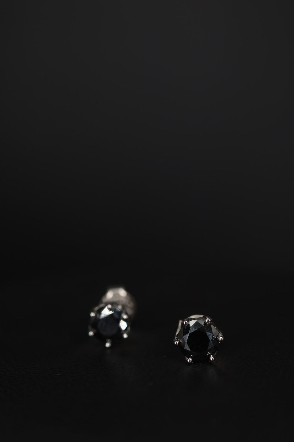 Aretes Plata .925 - Moissanita Black 0.5 ct.