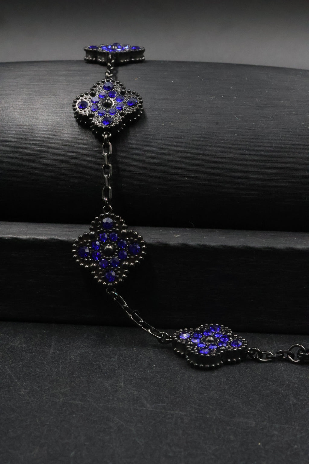 Pulsera Trébol Negro - Zirconias Azul.