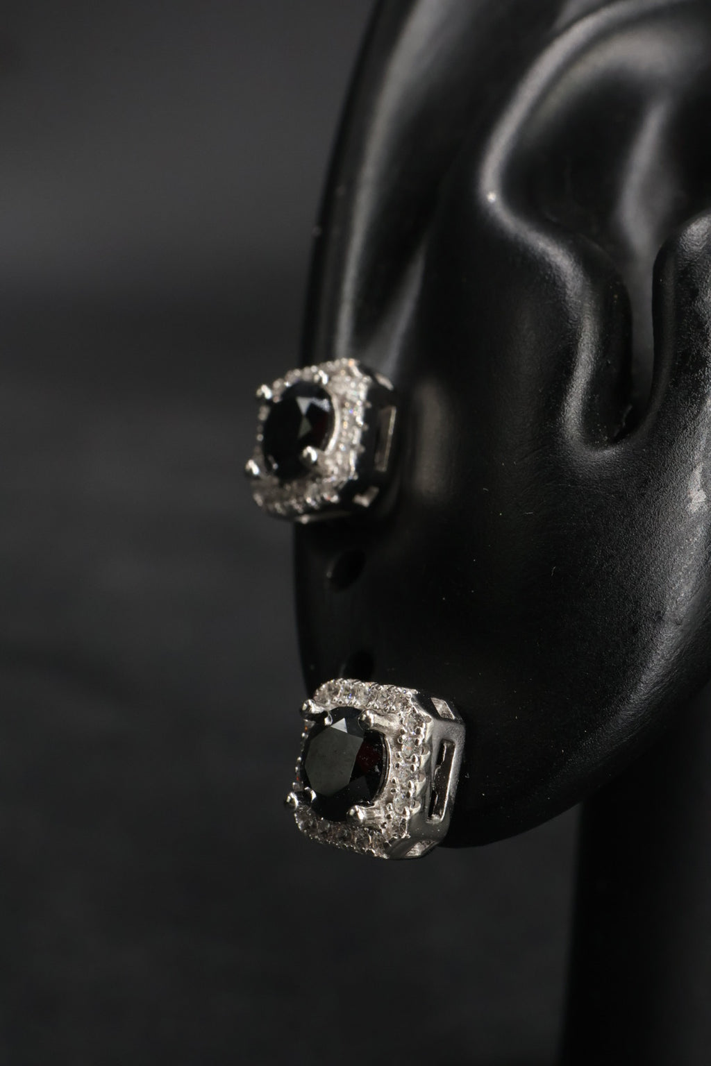 Aretes en Plata 925 Perfect Box - Moissanita Black 0.5 ct.