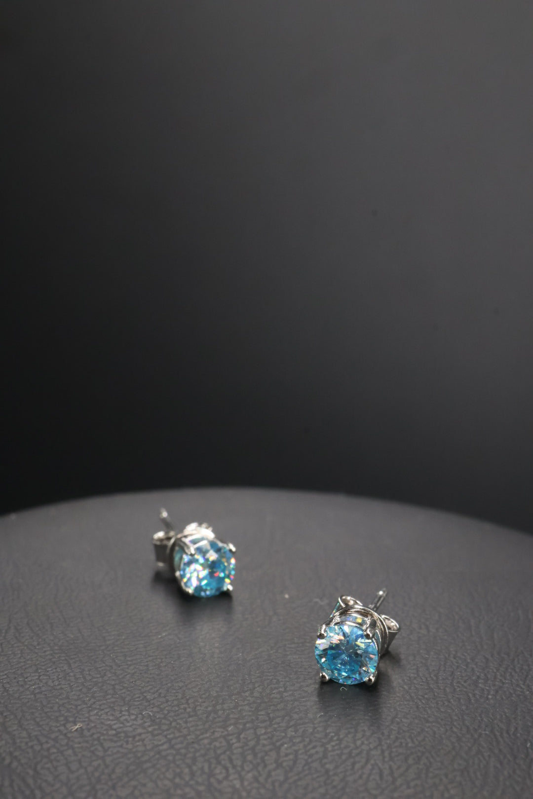 Aretes Plata .925 - Moissanita Navy Blue 0.5 ct.