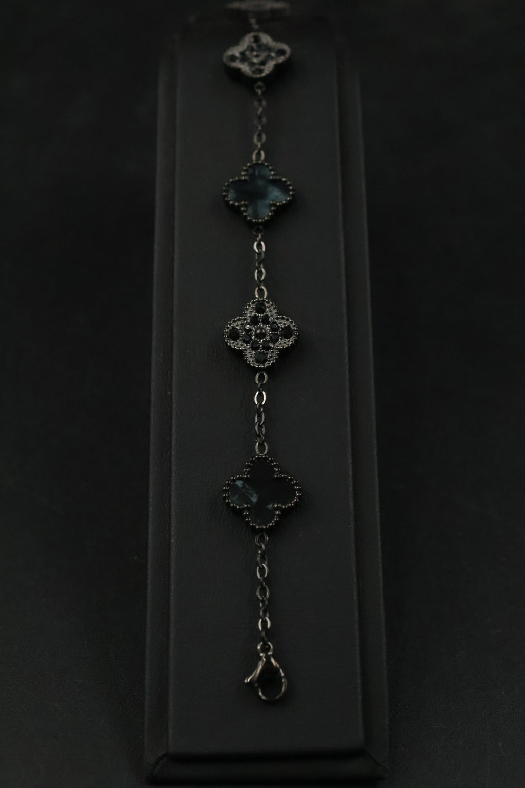 Pulsera Trébol Negro Mármol- Zirconias Negras.