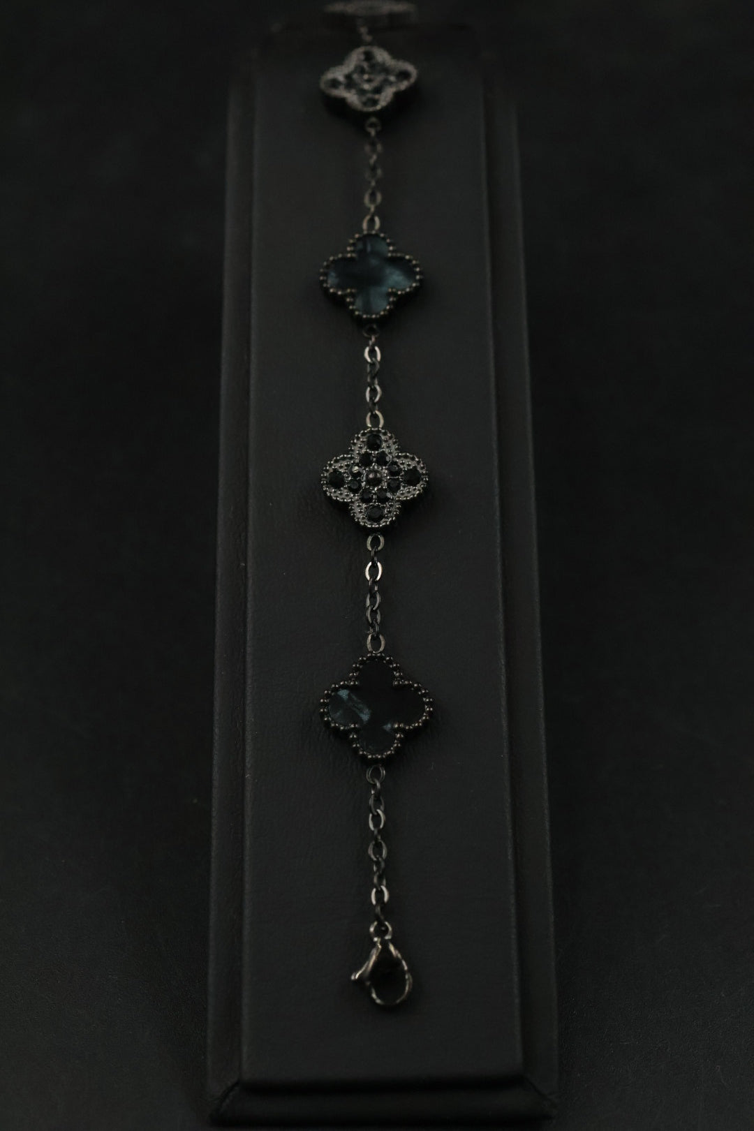 Pulsera Trébol Negro Mármol- Zirconias Negras.