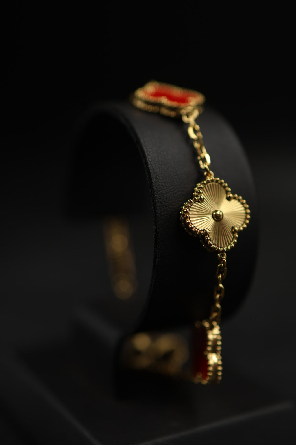 Pulsera Trébol Rojo- Láser Dorado.