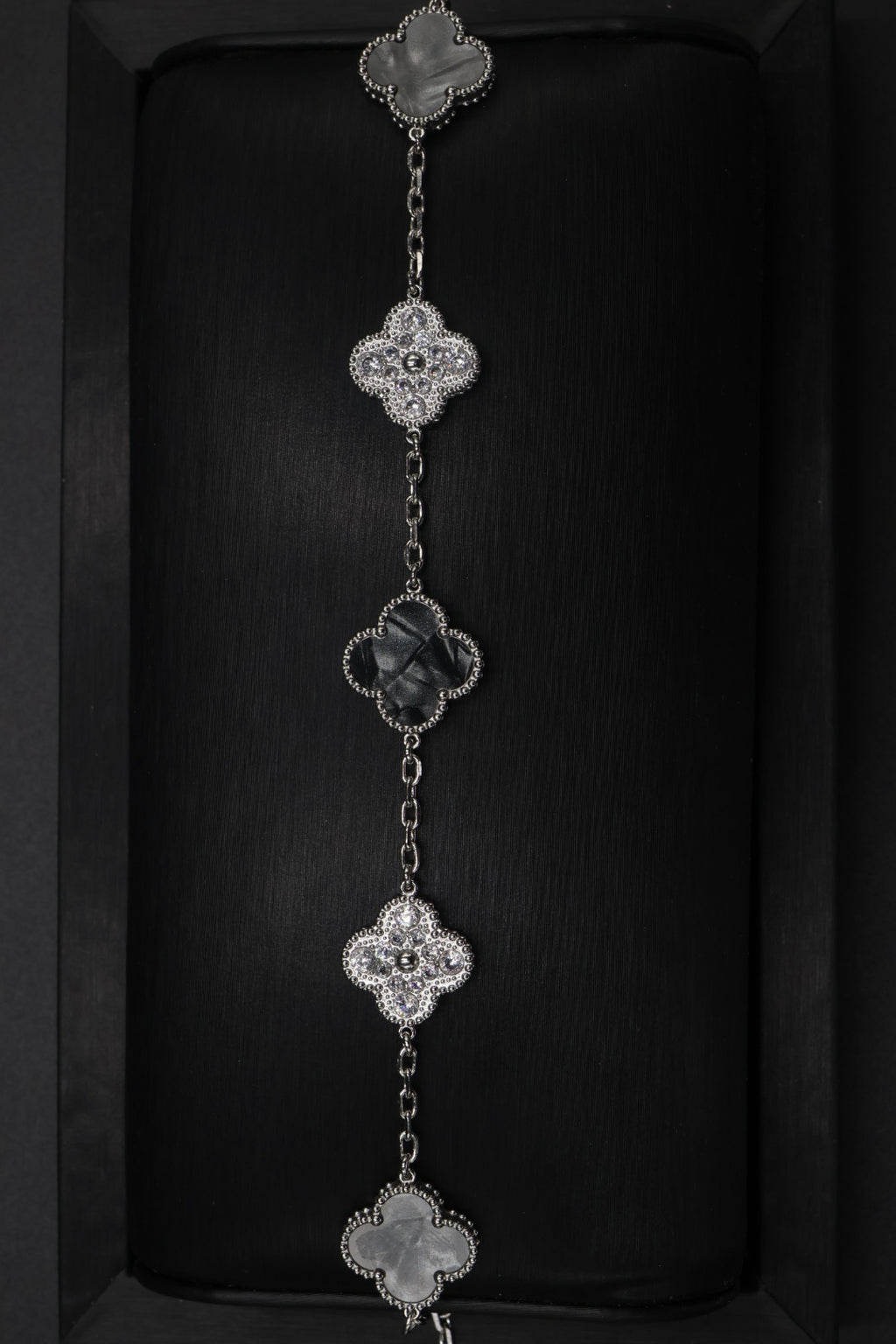 Pulsera Trébol 15 mm Mármol Negro con Zirconias