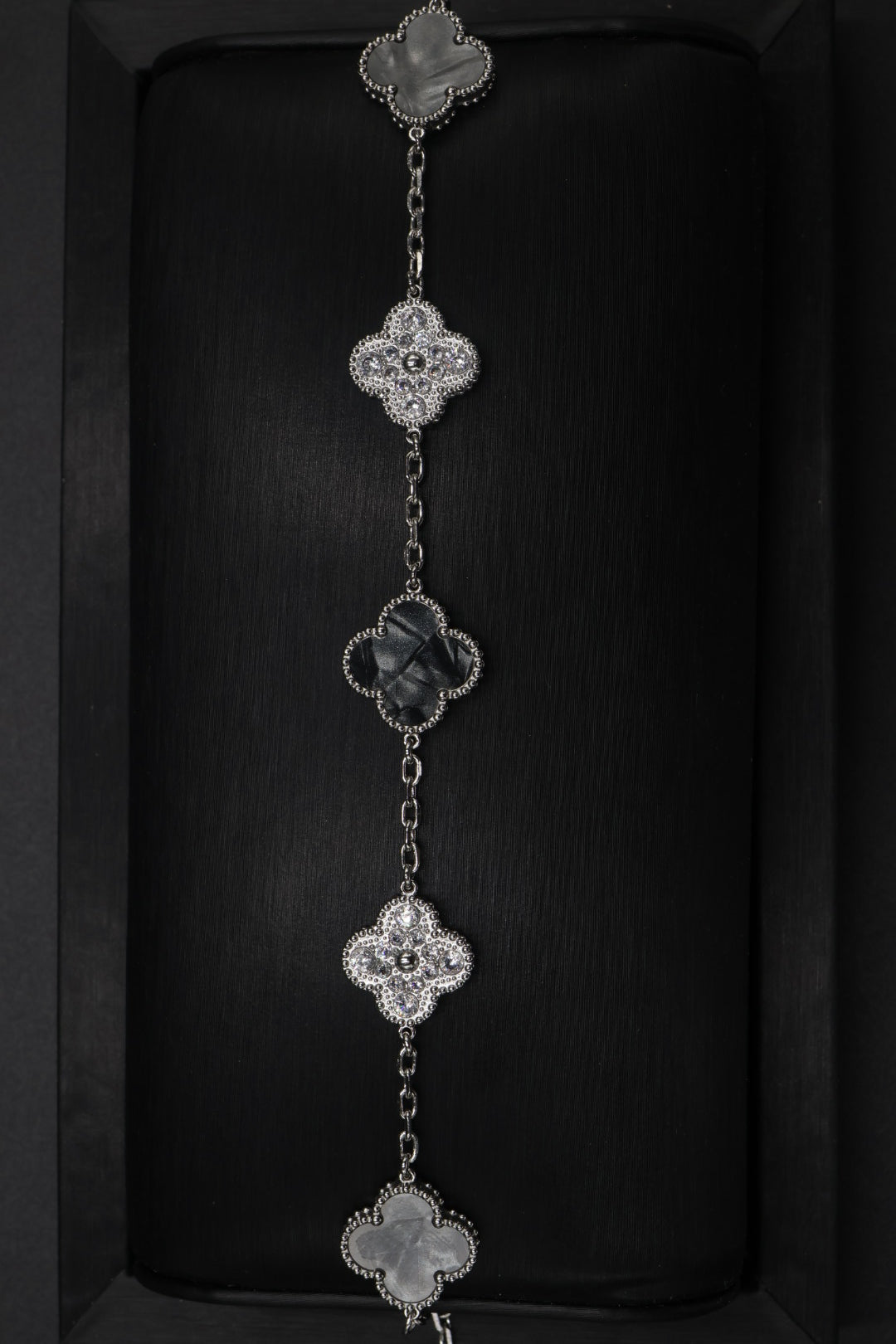 Pulsera Trébol 15 mm Mármol Negro con Zirconias