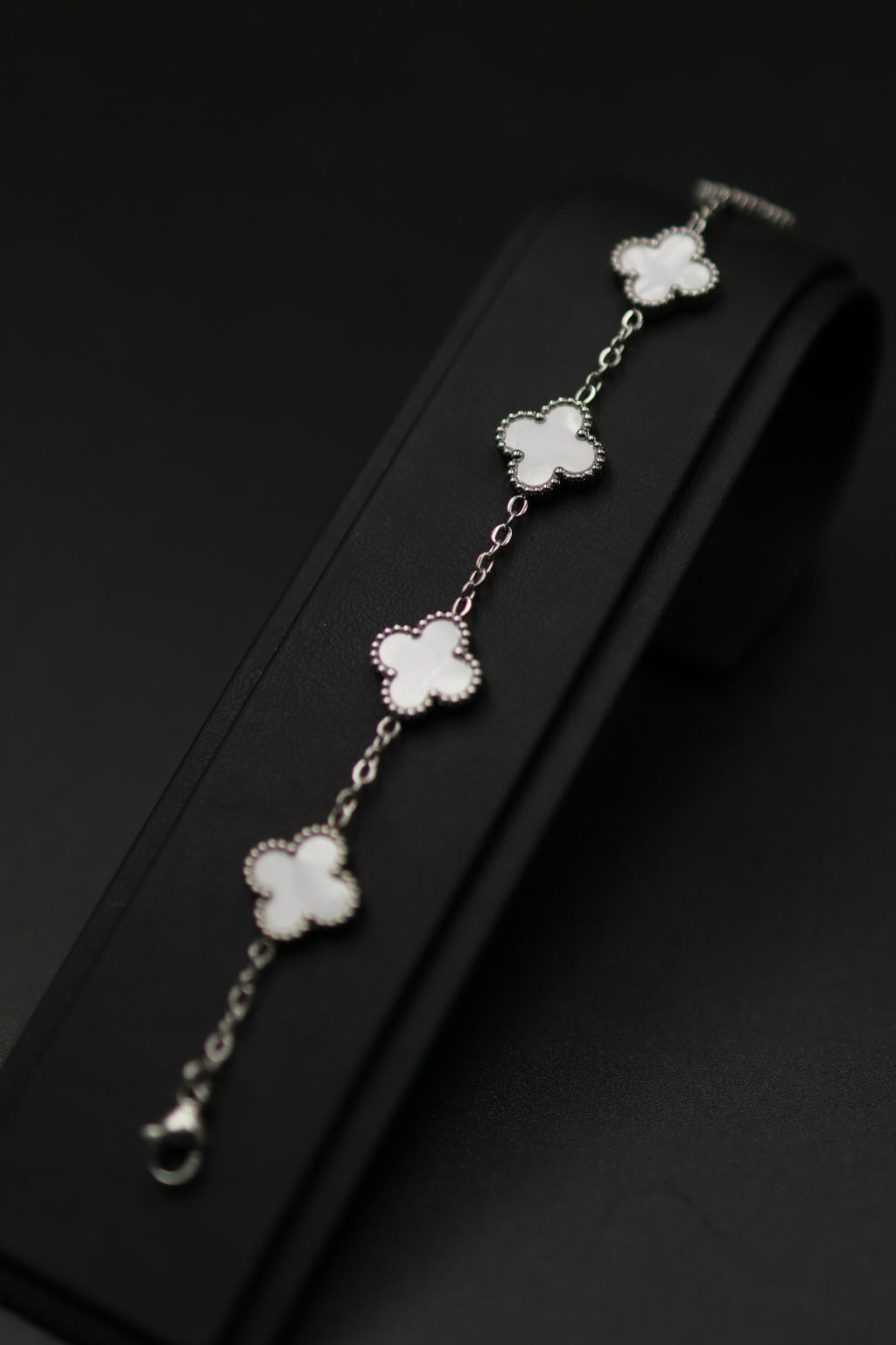Pulsera Trébol 13 mm Liso Plateado - Blanco.