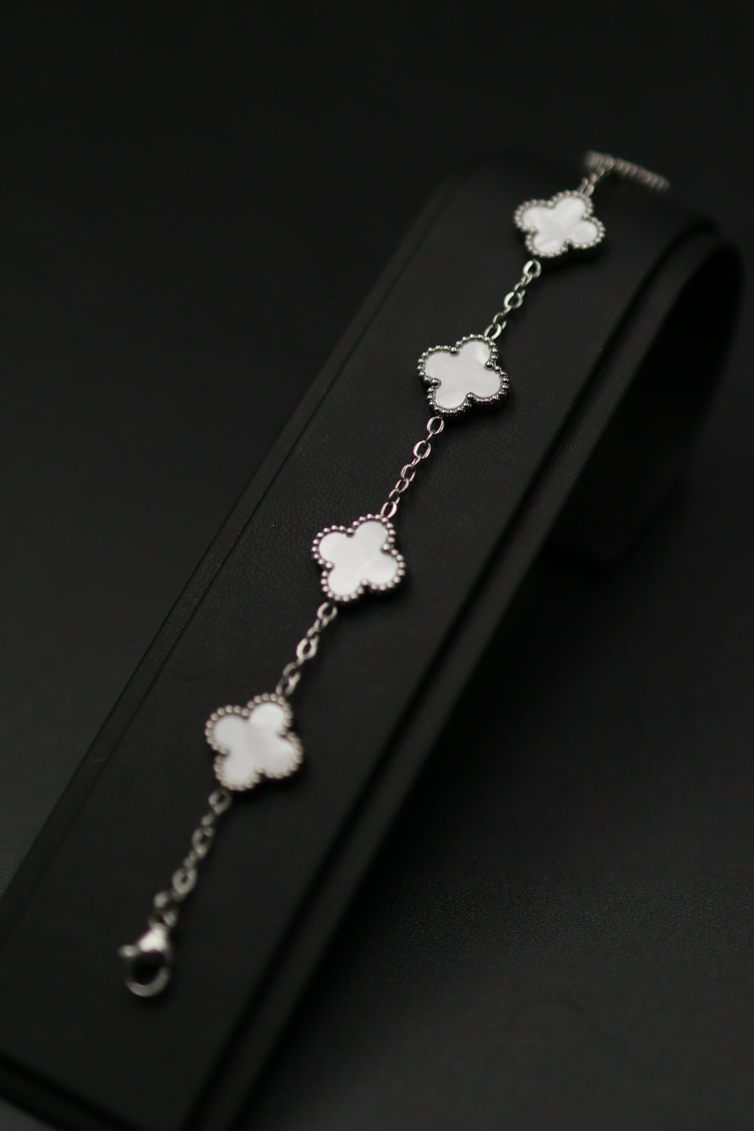 Pulsera Trébol 13 mm Liso Plateado - Blanco.