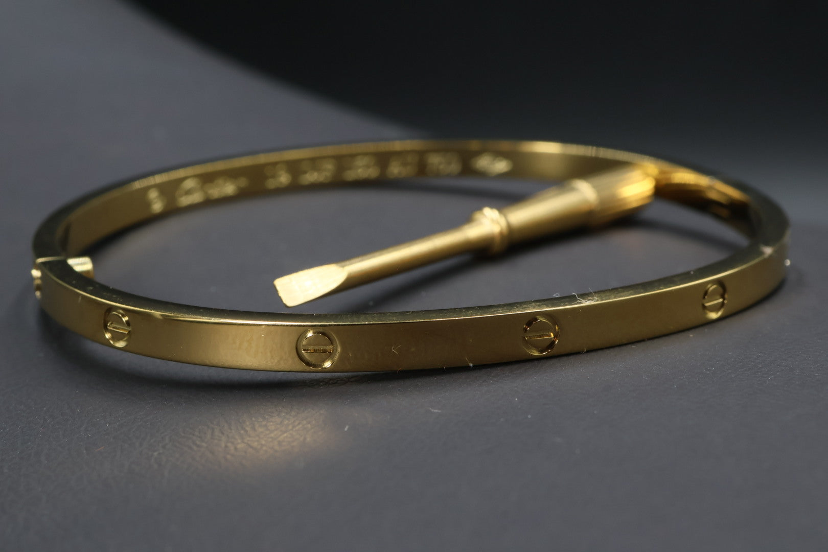 Brazalete Cartier Love - Dorado.