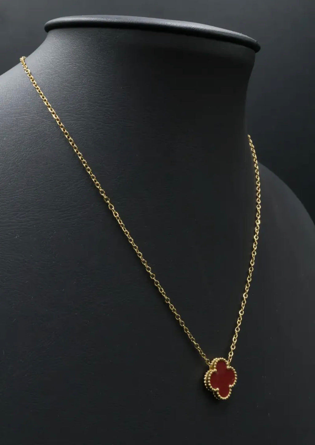 Collar 1 trébol - Dorado / Rojo.