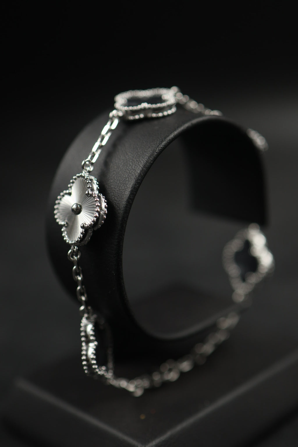 Pulsera Trébol Negro Mármol- Láser Plateado.