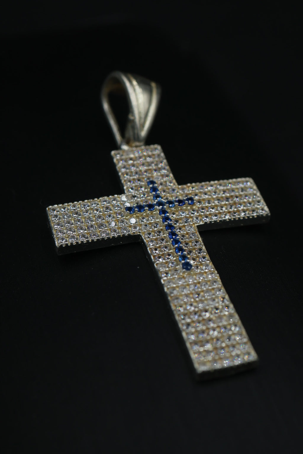 Dije de Cruz con Zirconias S925