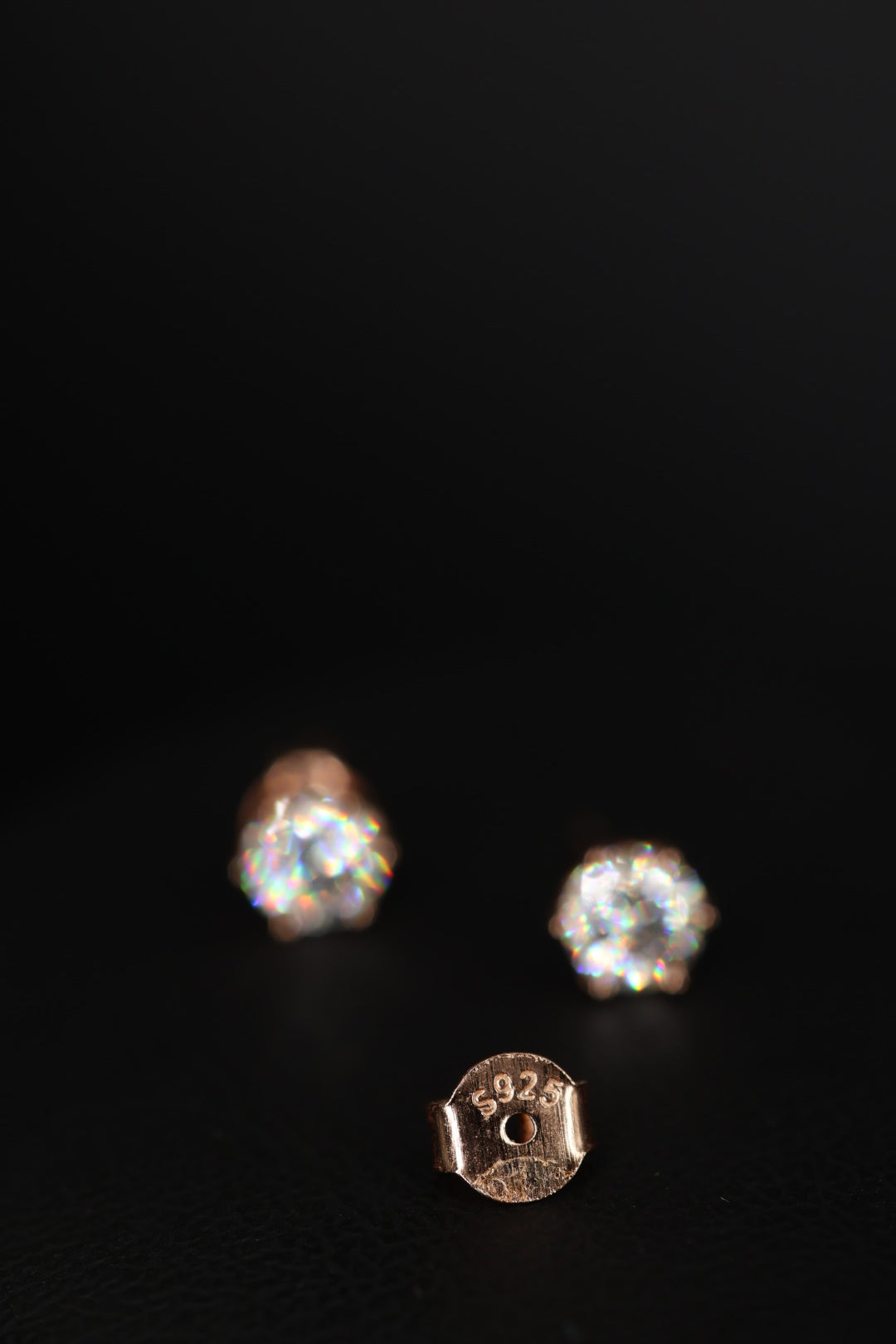 Aretes Plata .925 Baño de Oro Rosa - Moissanita D 0.5 ct.
