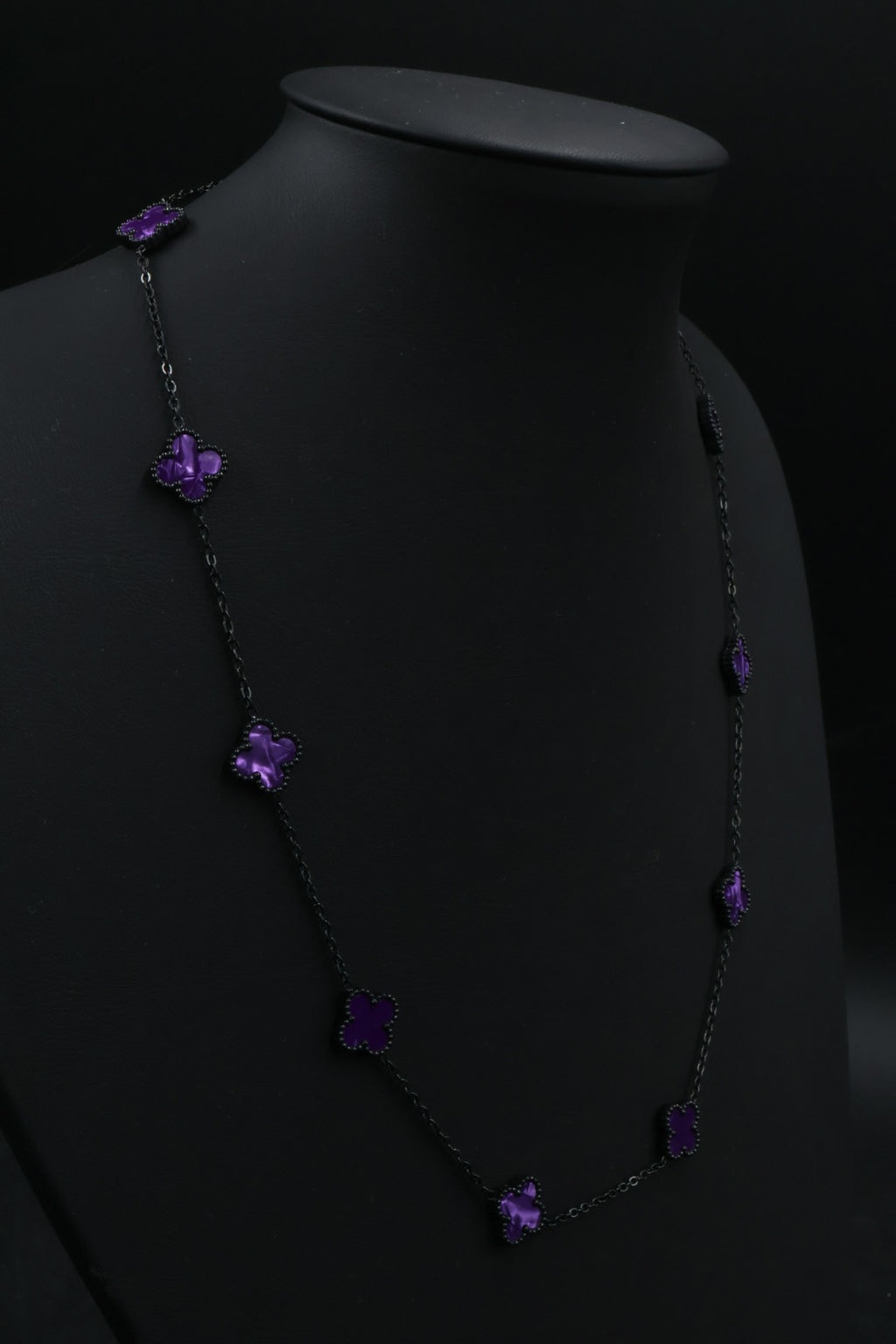 Collar Trébol 13 mm Morado Marmolado. - Negro.