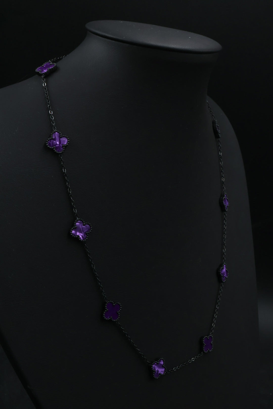 Collar Trébol 13 mm Morado Marmolado. - Negro.