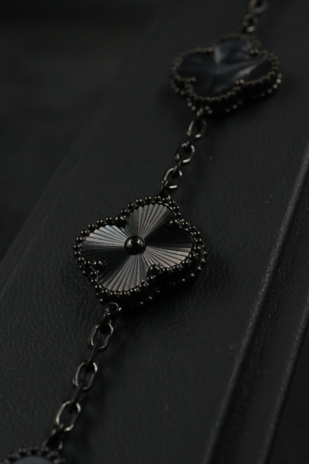 Pulsera Trébol Negro Mármol- Láser Negro.