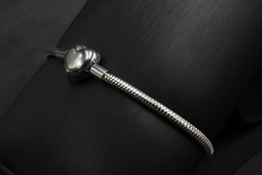 Pulsera tipo Pandora 4.