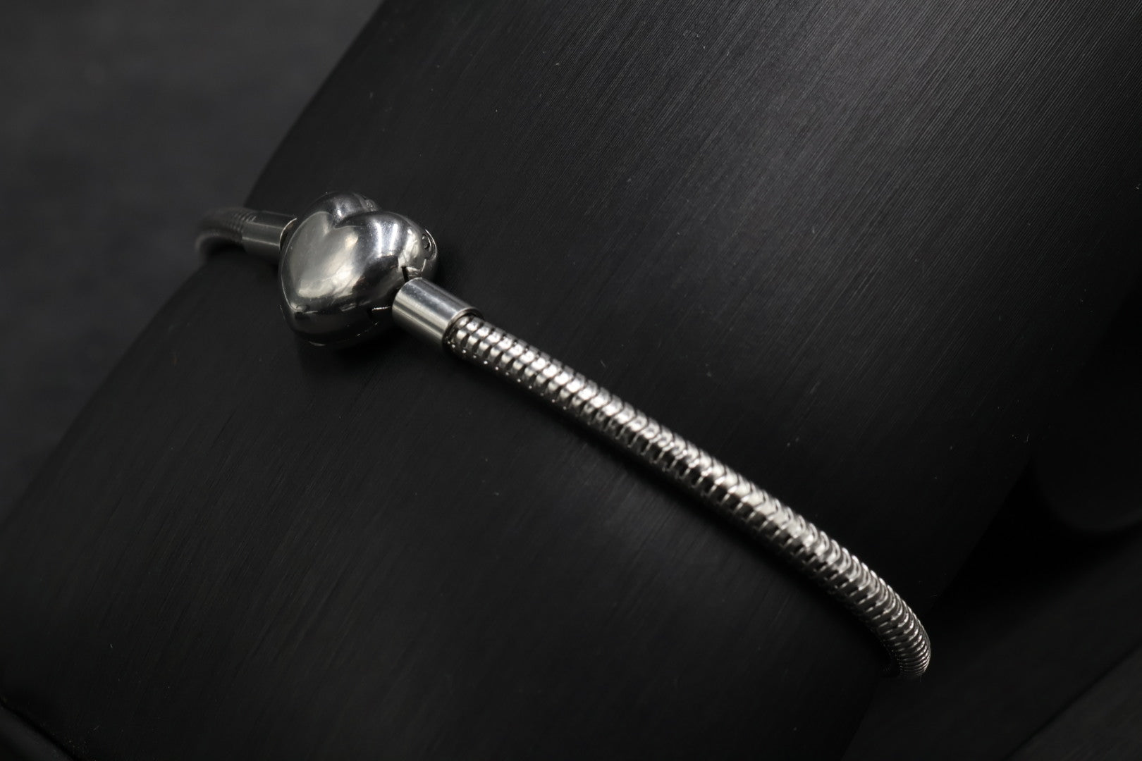 Pulsera tipo Pandora 4.
