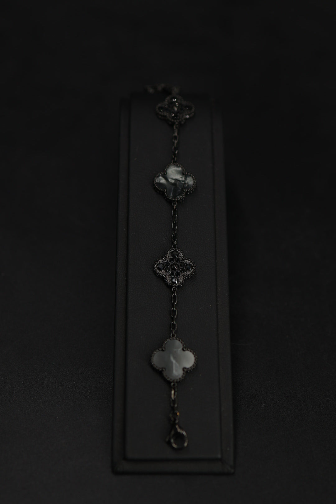 Pulsera Trébol 15 mm Mármol Full Negro con Zirconias