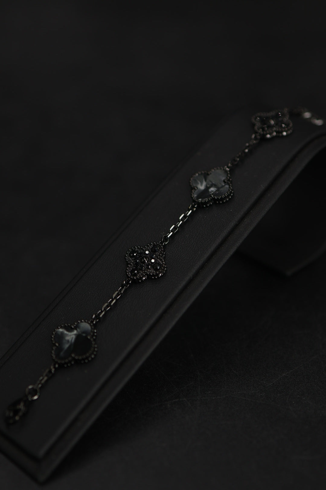 Pulsera Trébol 15 mm Mármol Full Negro con Zirconias