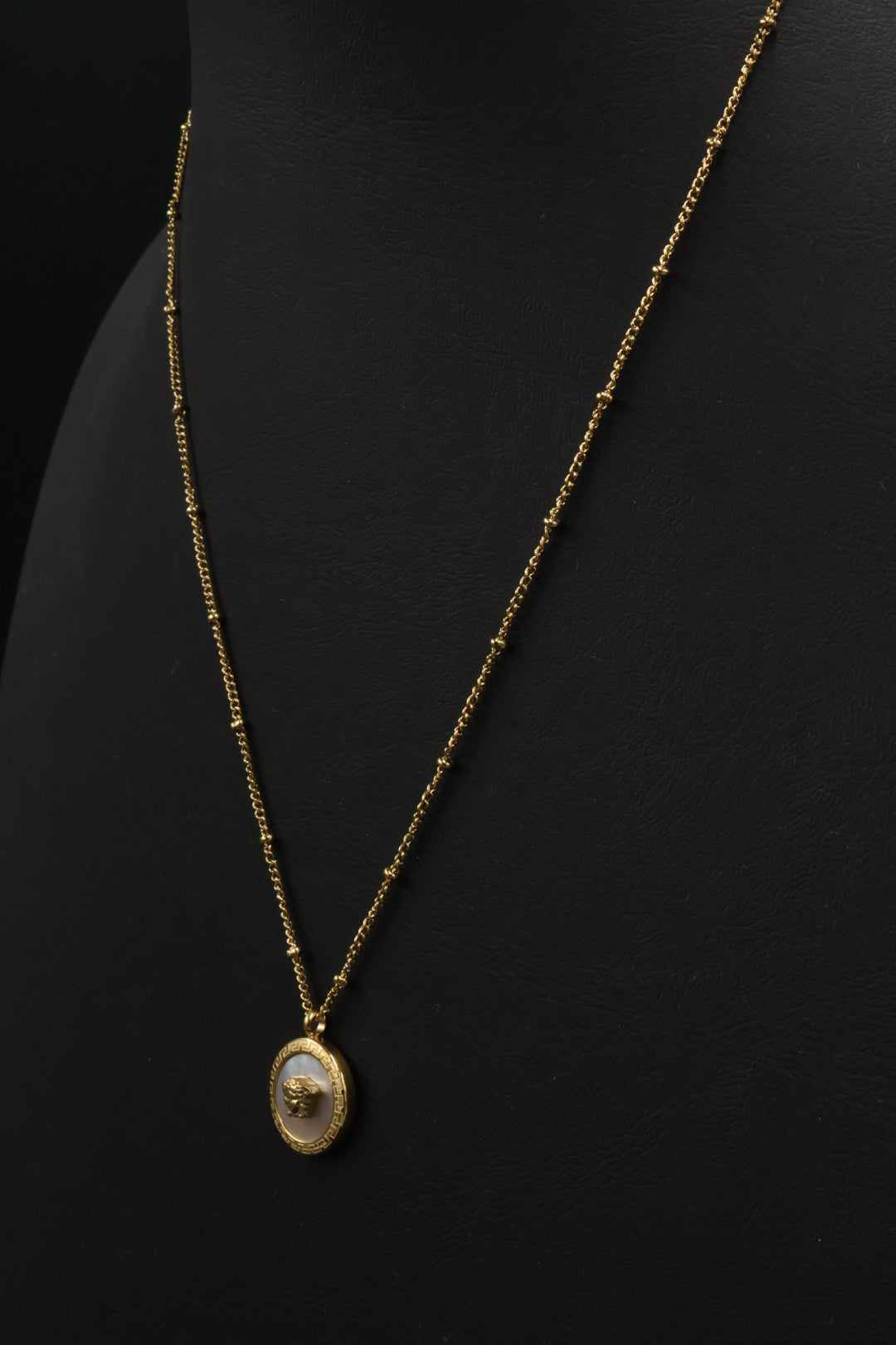 Collar con dije de Medusa - Versace.