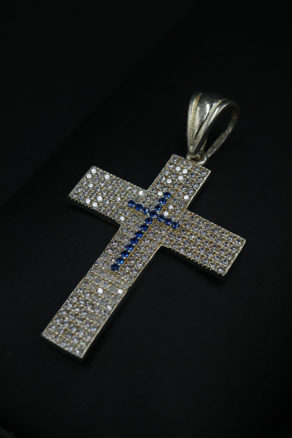 Dije de Cruz con Zirconias S925