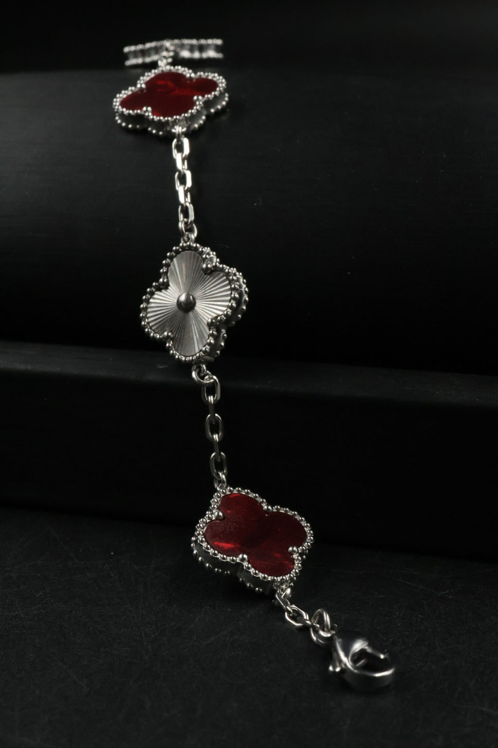 Pulsera Trébol Rojo Mármol- Láser Plateado.