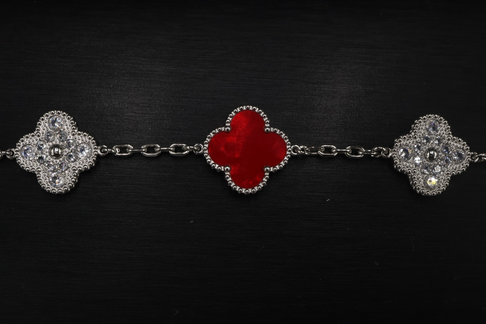 Pulsera Trébol 15 mm Mármol Rojo con Zirconias