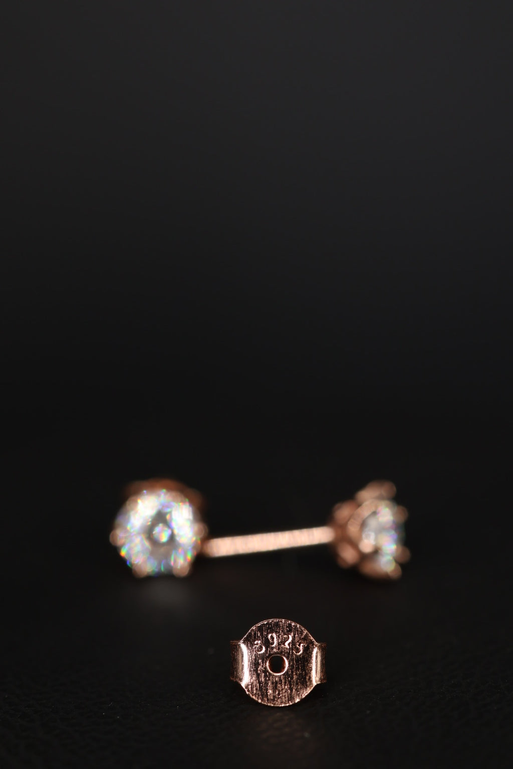Aretes Plata .925 Baño de Oro Rosa - Moissanita D Love Cut 0.5 ct.