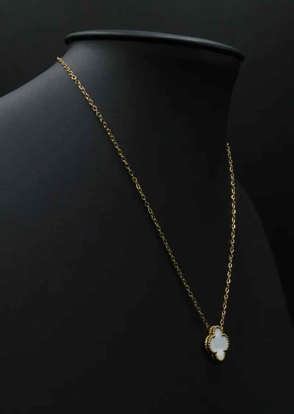Collar 1 trébol - Dorado / Blanco.