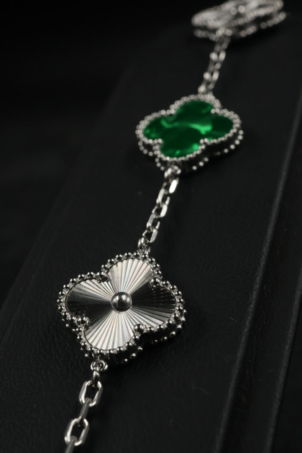 Pulsera Trébol Verde Mármol- Láser Plateado.