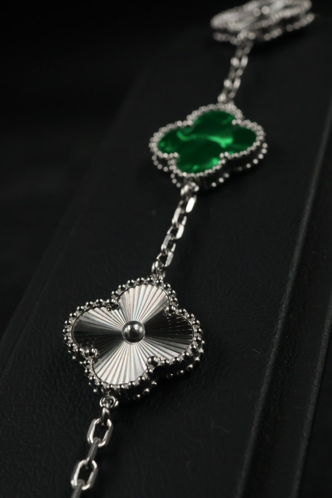 Pulsera Trébol Verde Mármol- Láser Plateado.