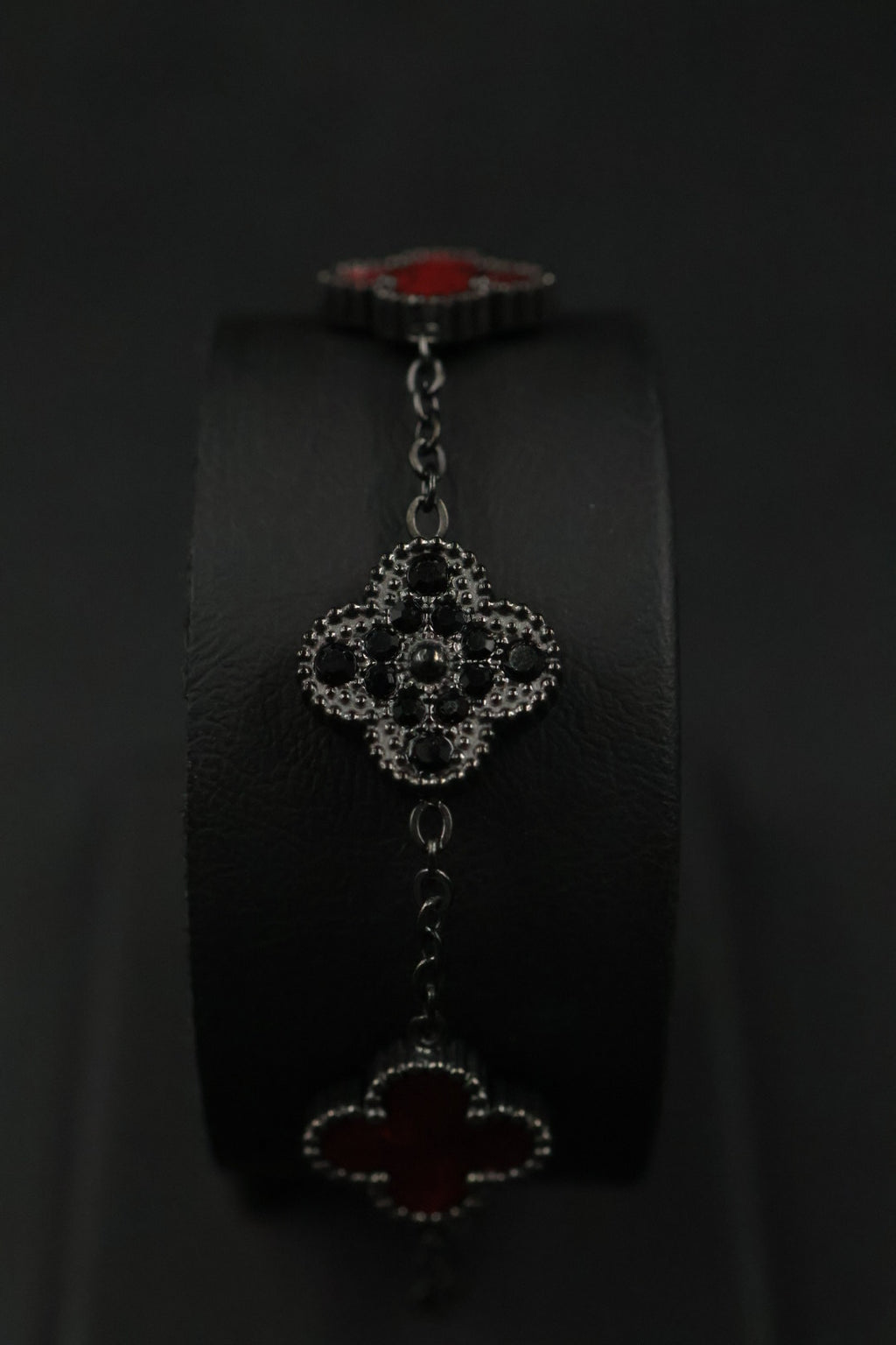 Pulsera Trébol Rojo Mármol- Zirconias Negras.