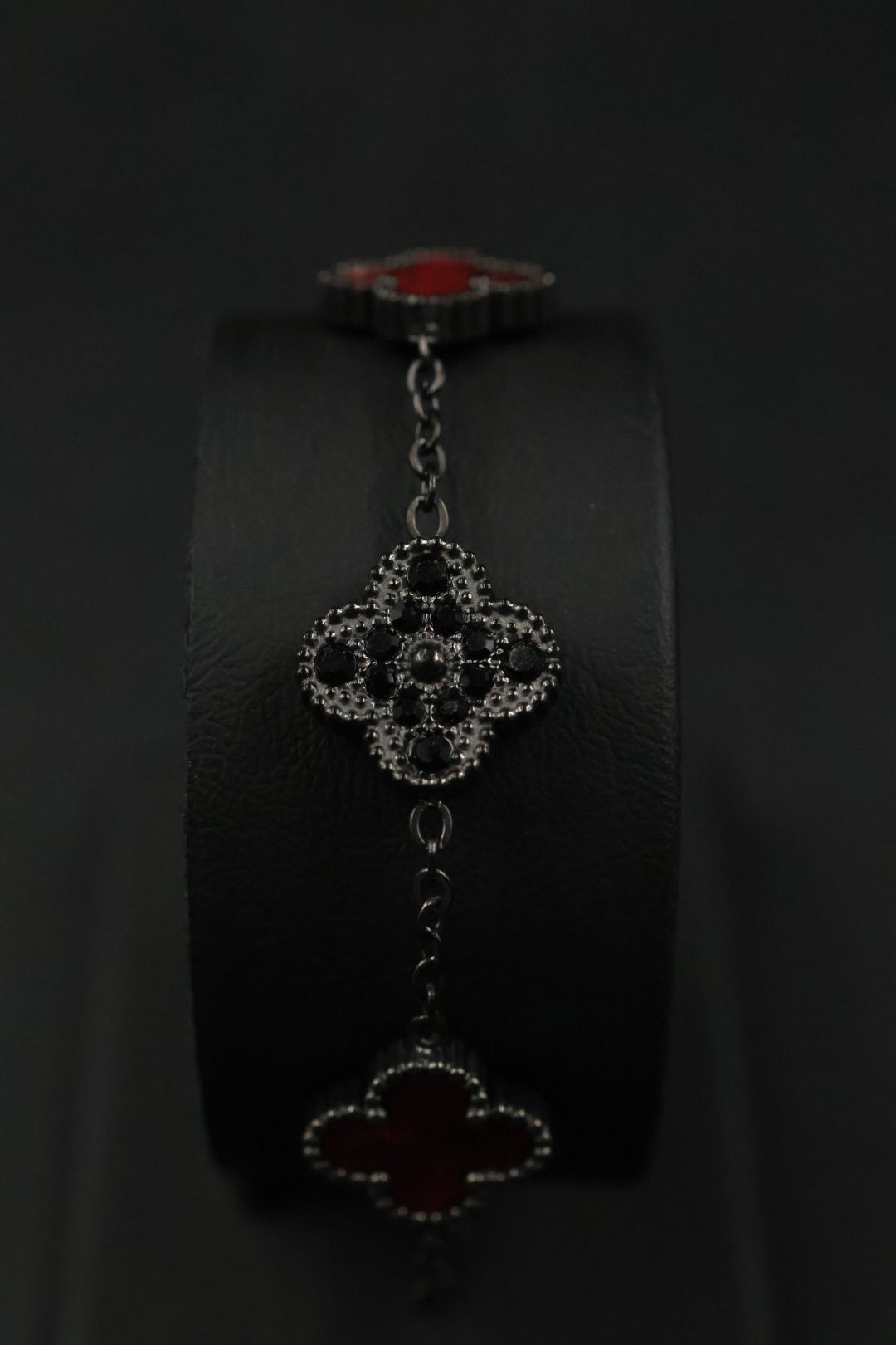 Pulsera Trébol Rojo Mármol- Zirconias Negras.