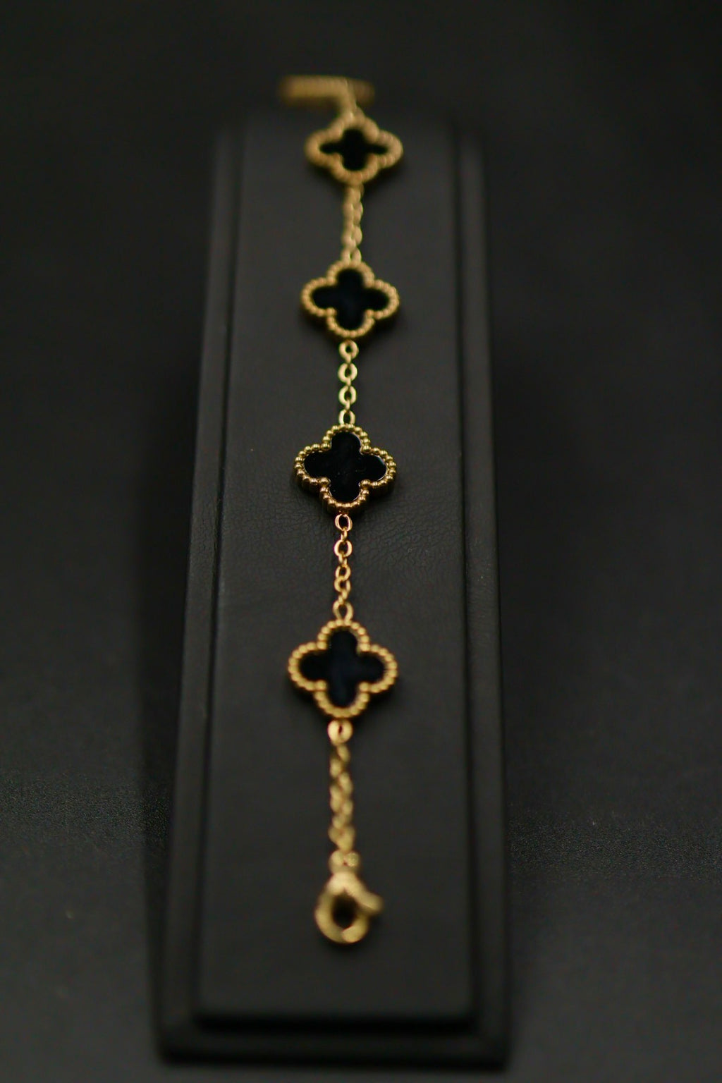 Pulsera Trébol 13 mm Liso Dorado - Negro.