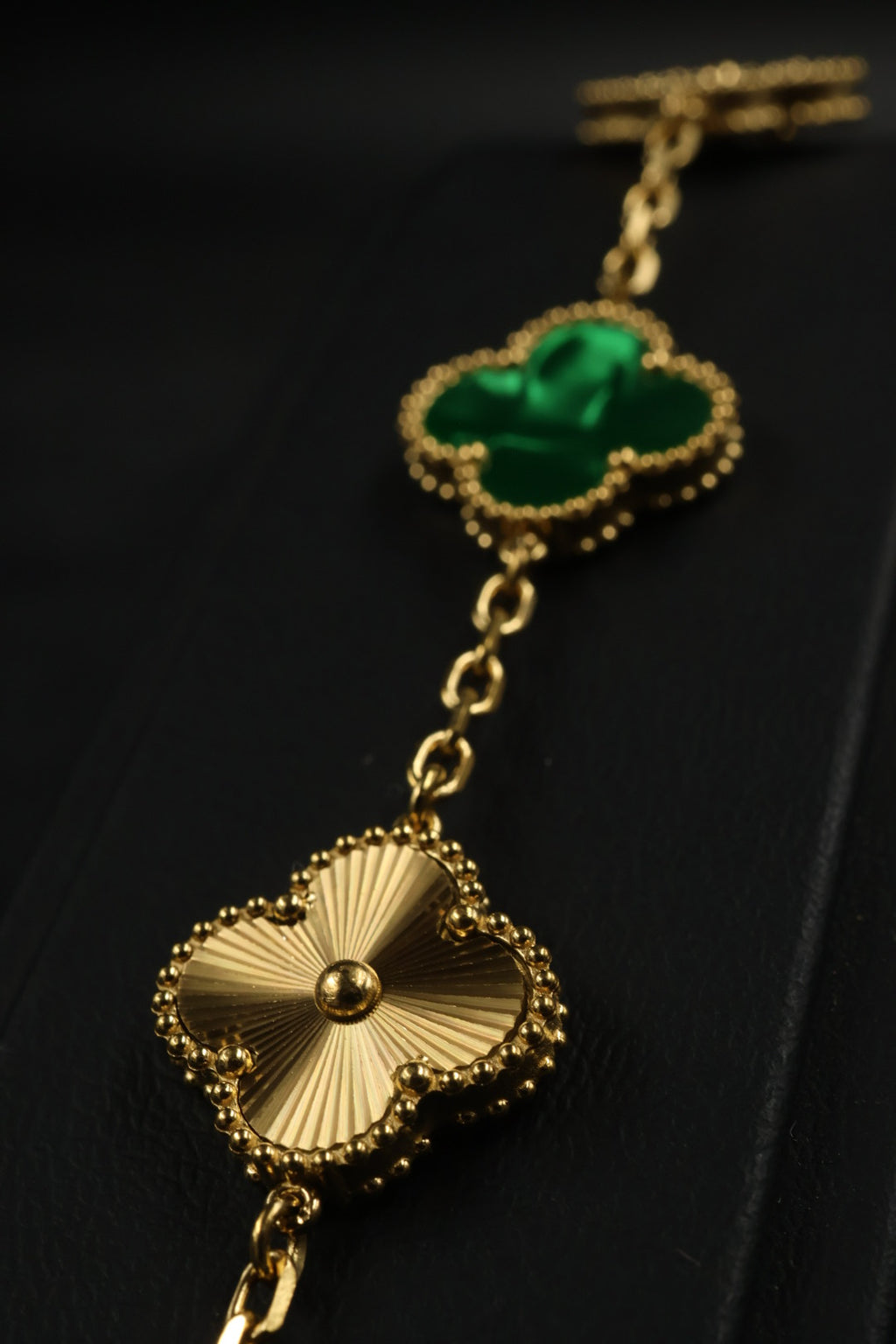 Pulsera Trébol Verde Mármol- Láser Dorado.